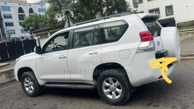Toyota Land Cruiser Prado 2011 White