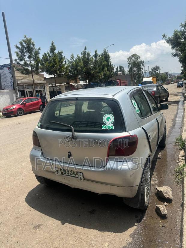 Toyota Vitz 2001 Silver