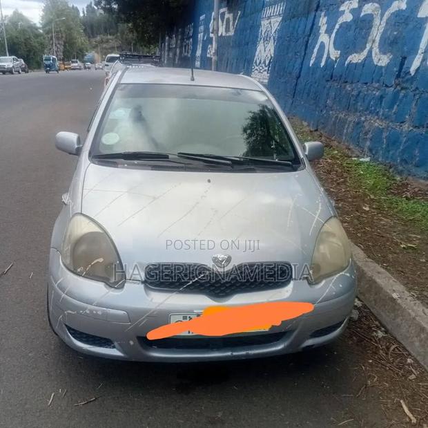 Toyota Vitz 2002 Silver