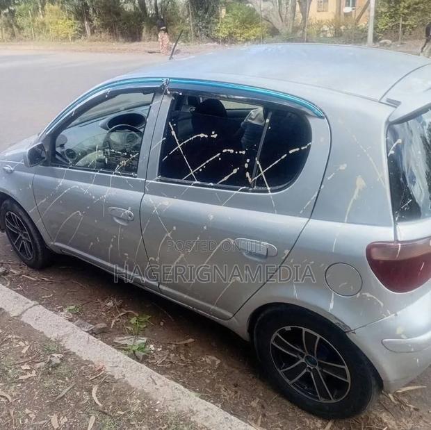 Toyota Vitz 2002 Silver