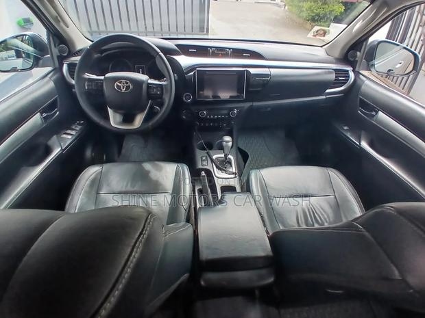 Toyota Hilux 2018 Silver