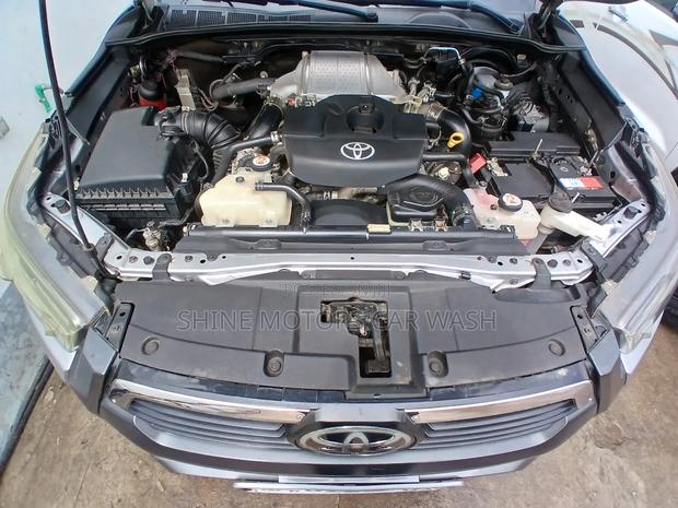 Toyota Hilux 2021 Silver
