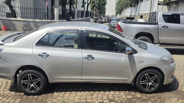 Toyota Belta 2007 Silver