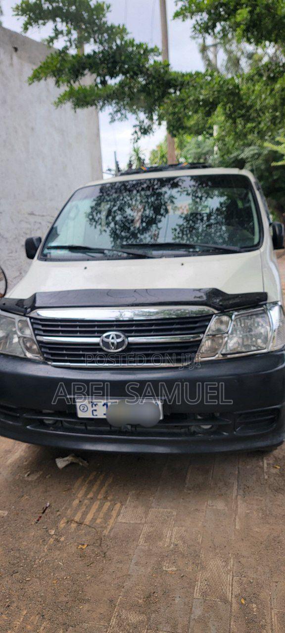Car 2011 White