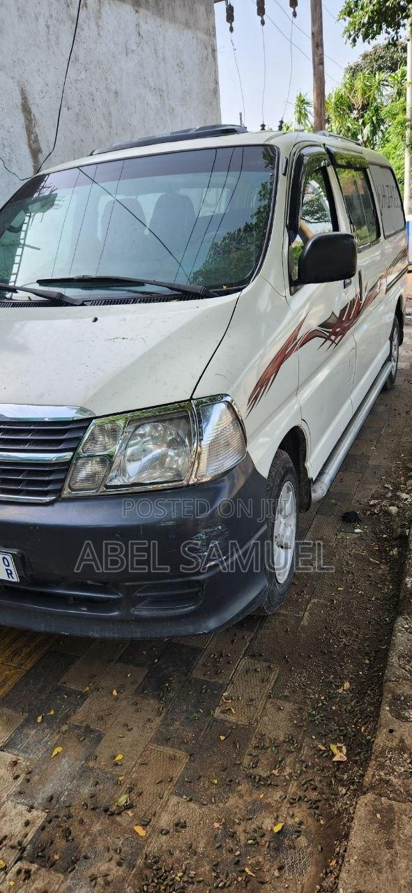 Car 2011 White