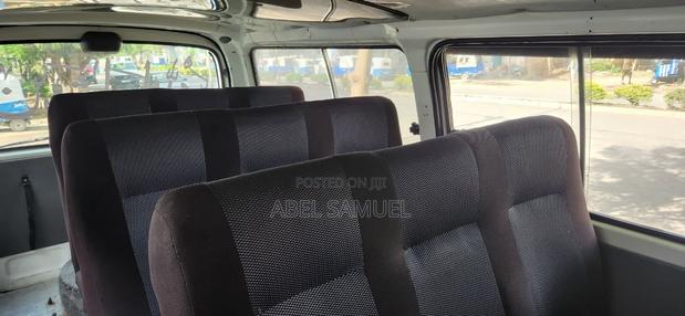 Car 2011 White