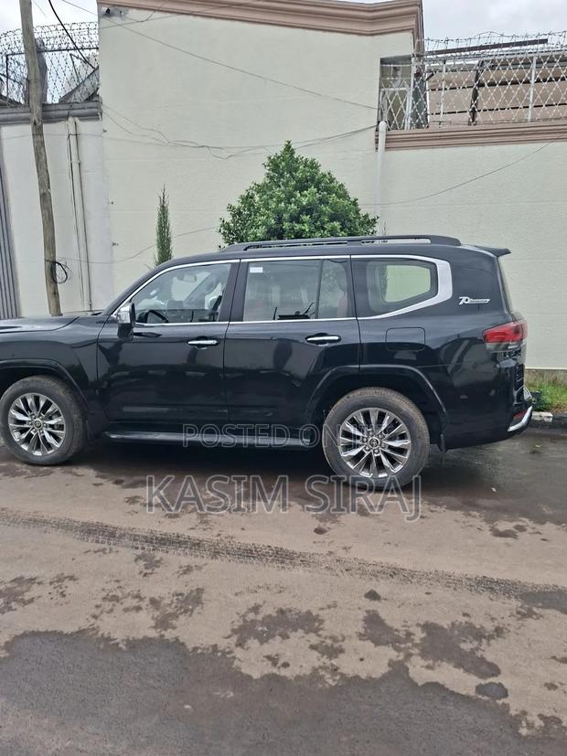 New Toyota Land Cruiser 2024 Black