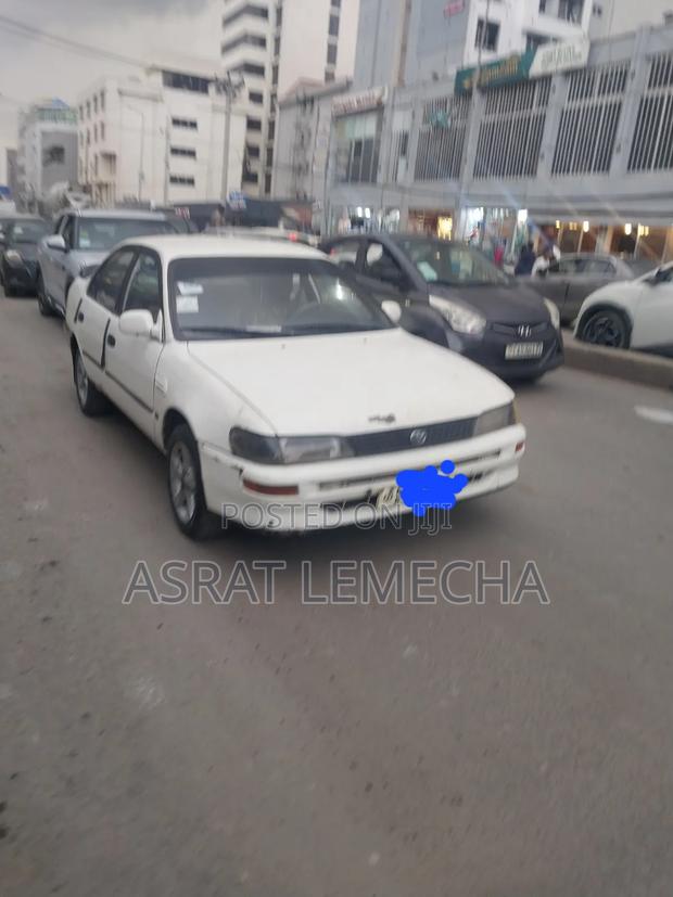 Toyota Corolla 1996 White
