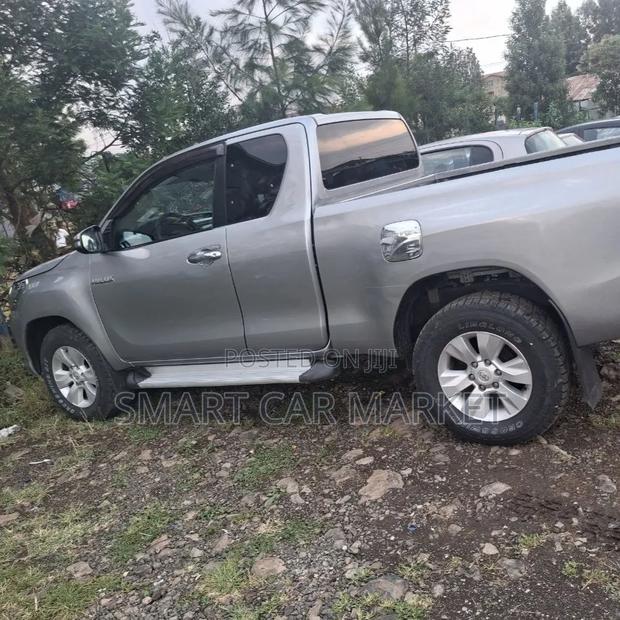 Toyota Hilux 2017 Silver