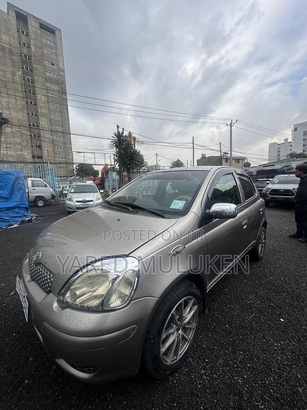 Toyota Vitz 1.0 FWD 5dr 2003 Gray