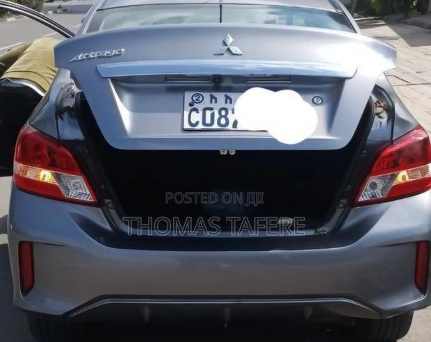 Mitsubishi Attrage 2022 Silver