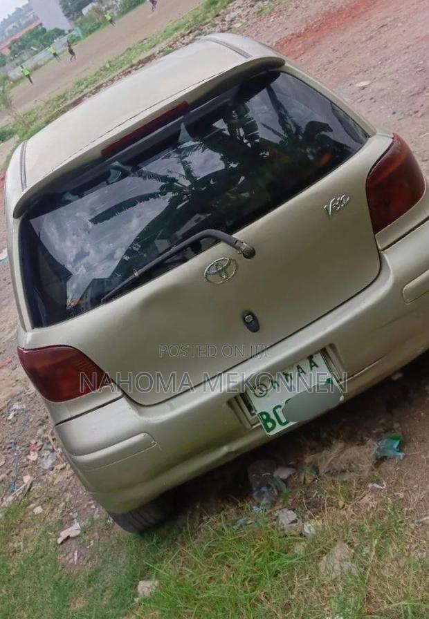 Toyota Vitz 2002 Gold