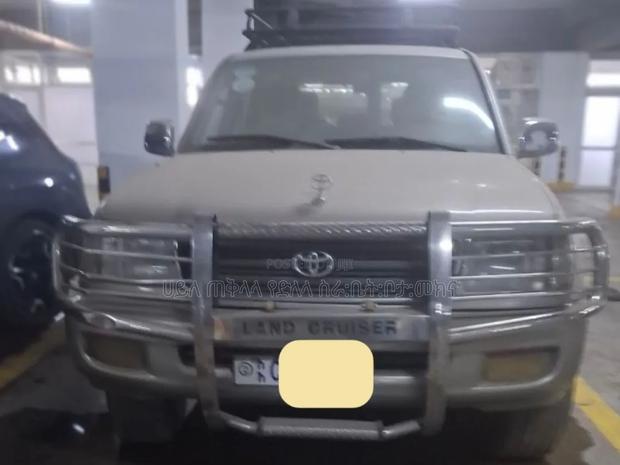 Toyota Land Cruiser 2002 Gold