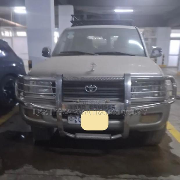Toyota Land Cruiser 2002 Gold