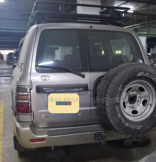 Toyota Land Cruiser 2002 Gold