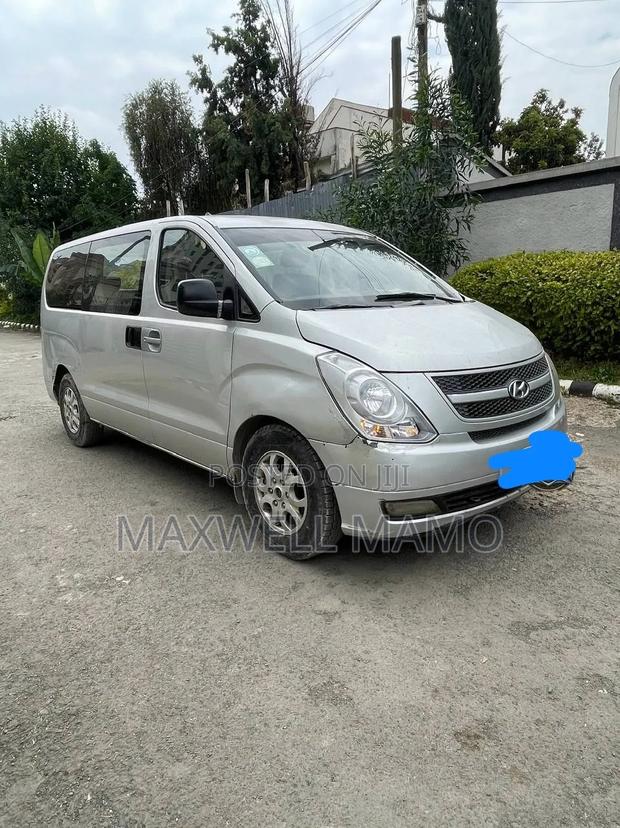 Hyundai H200 2010 Silver