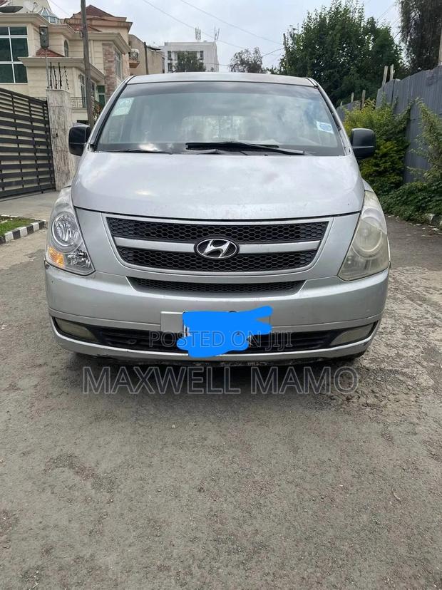Hyundai H200 2010 Silver