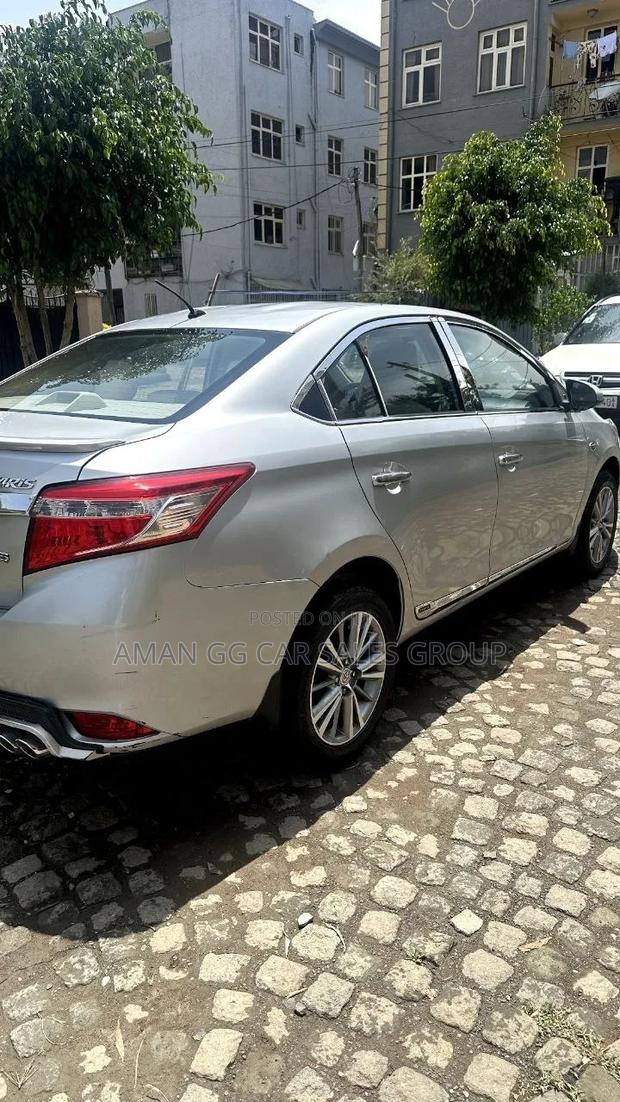 Toyota Yaris 2015 Silver