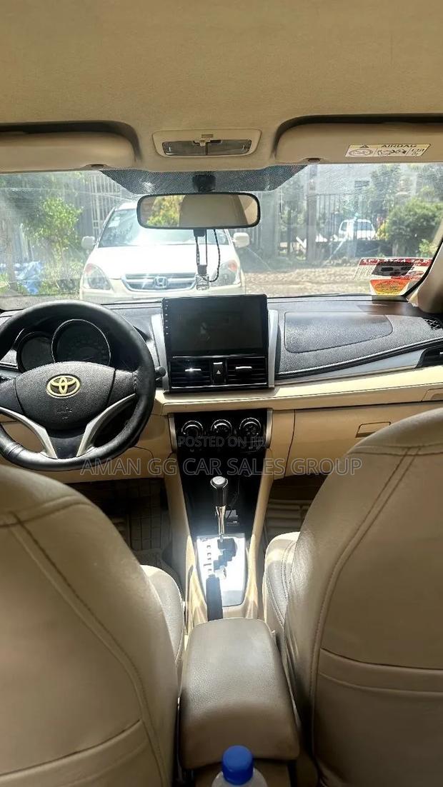 Toyota Yaris 2015 Silver