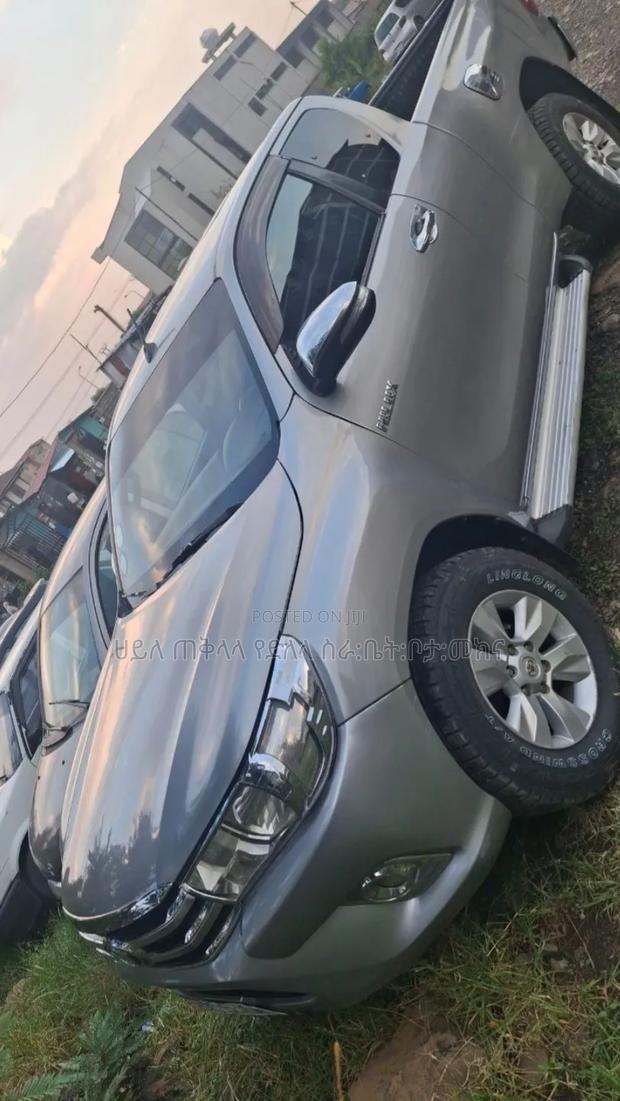Toyota Hilux 2017 Purple