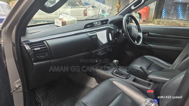 Toyota Hilux 2019 Gold