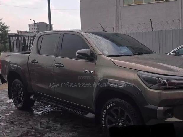 Toyota Hilux 2021 Teal