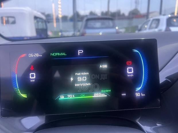 BYD E2 43 kWh 94 hp FWD 2025 Silver