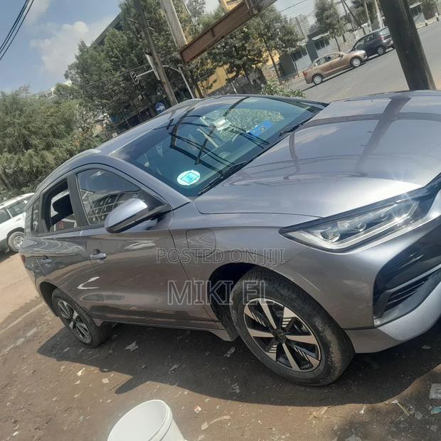BYD E2 43 kWh 94 hp FWD 2024 Gray