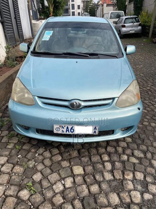 Toyota Platz 2004