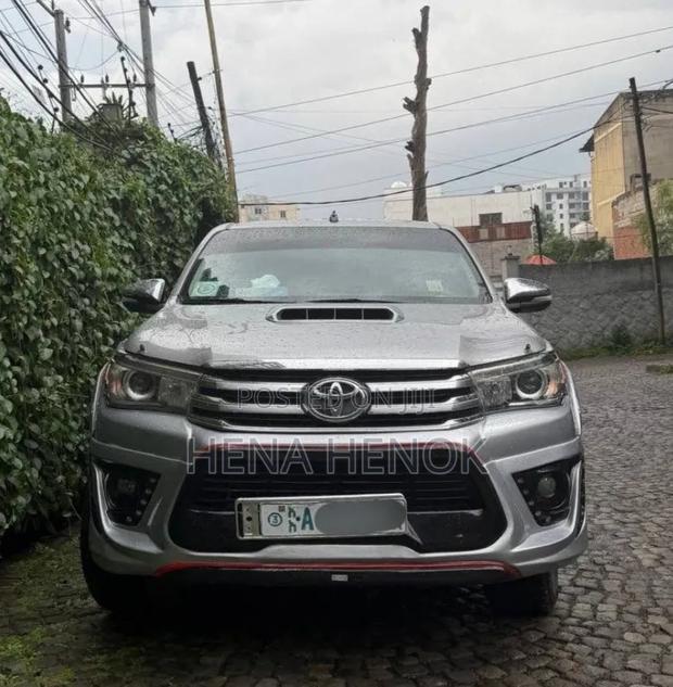 Toyota Hilux 2017 Silver