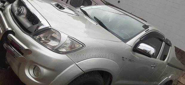 Toyota Hilux 2.5 D-4D 4X4 SRX 2010 Silver