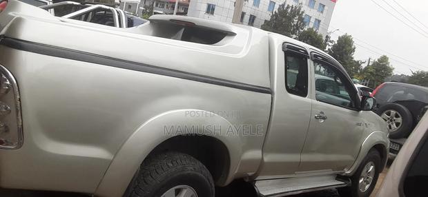 Toyota Hilux 2.5 D-4D 4X4 SRX 2010 Silver