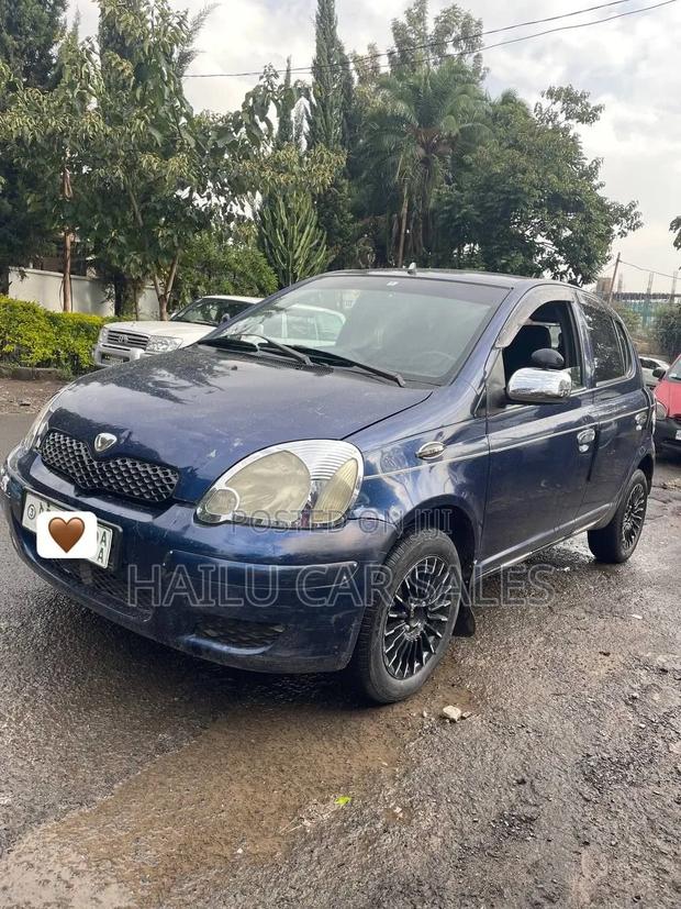 Toyota Vitz 2004 Blue