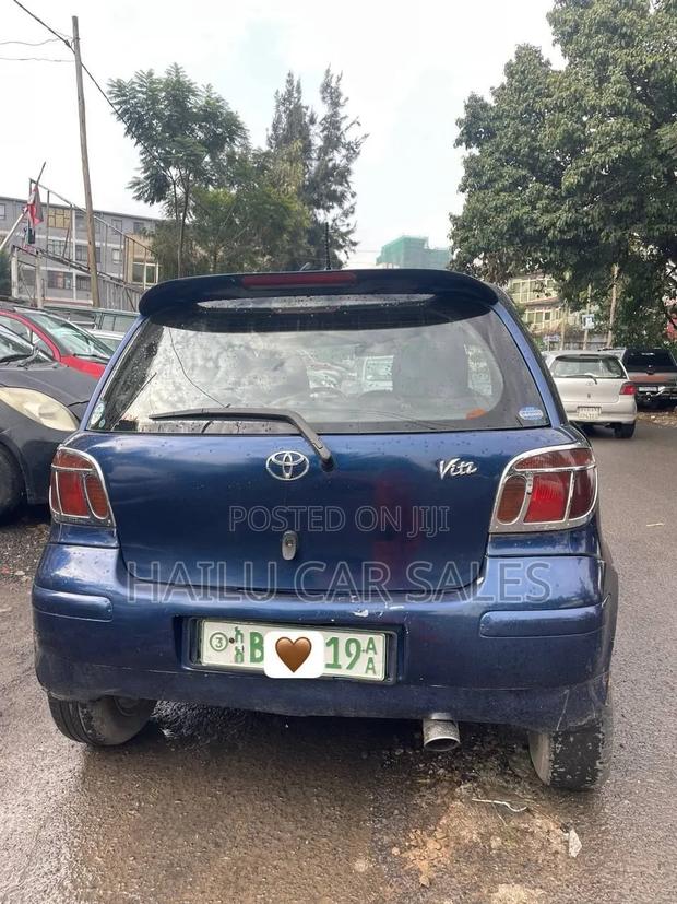 Toyota Vitz 2004 Blue