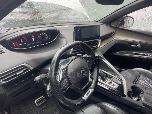 Peugeot 5008 2022 White