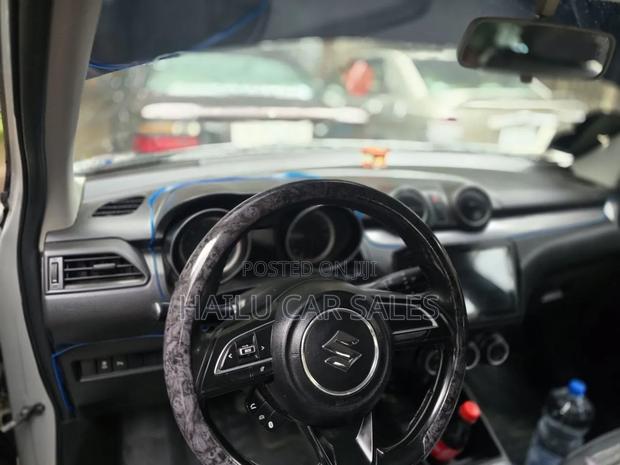 Suzuki Swift 2022 Silver