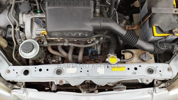 Toyota Vitz 2000 Silver