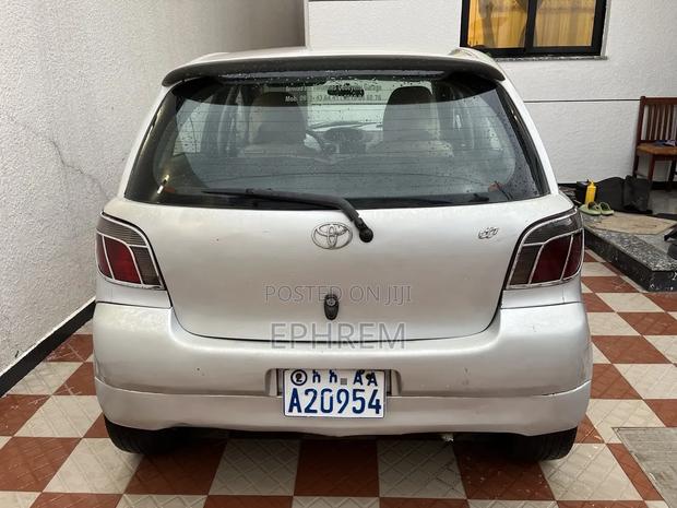 Toyota Vitz 2001 Silver