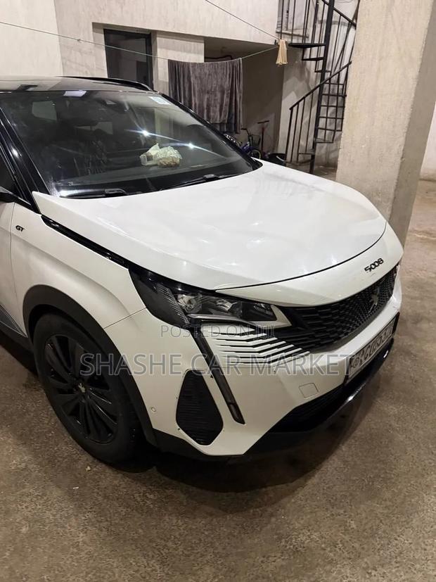 Peugeot 5008 2022 White