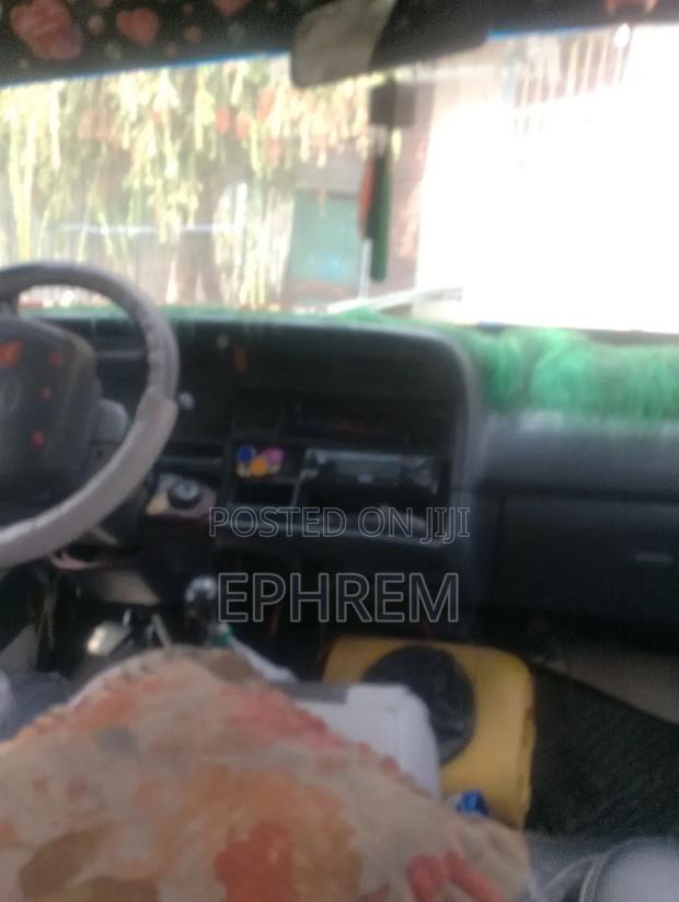 Toyota Hilux 2001 White