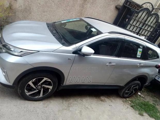 Toyota Rush 2021 Silver
