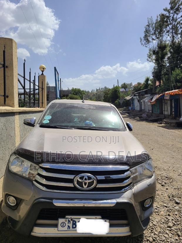Toyota Hilux 2017 Gold