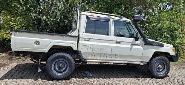 Toyota Land Cruiser 2019 White