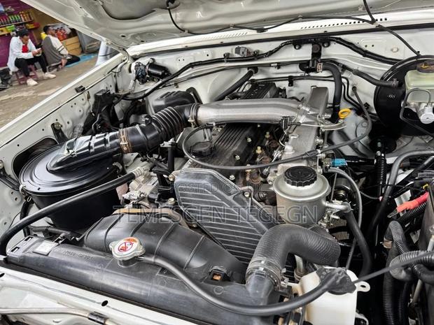 Toyota Land Cruiser 2019 White
