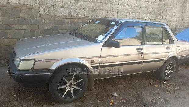 Toyota Corolla 1986 Gold