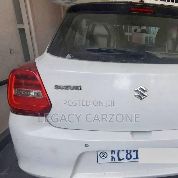 Suzuki Swift 2022 White