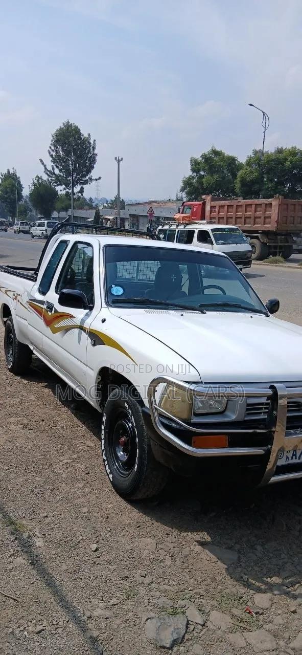Toyota Hilux 1994 White