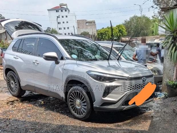 Toyota Corolla Cross Hybrid 2025 Ivory