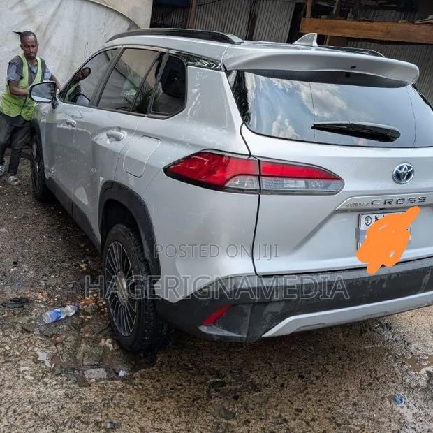 Toyota Corolla Cross Hybrid 2025 Ivory