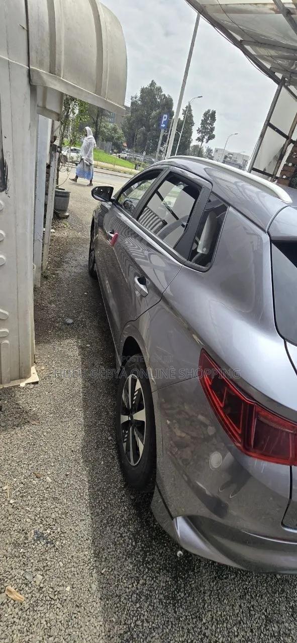 BYD E2 43 kWh 94 hp FWD 2024 Gray